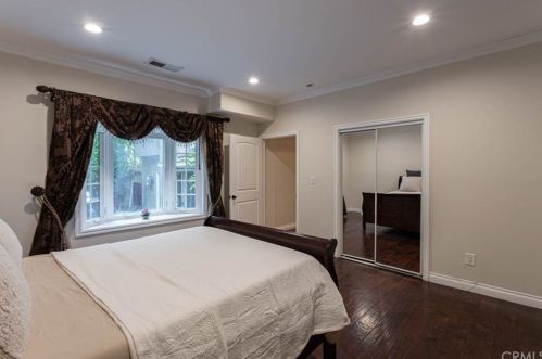 4226 Sepulveda, Van Nuys CA 91402-4305 exterior