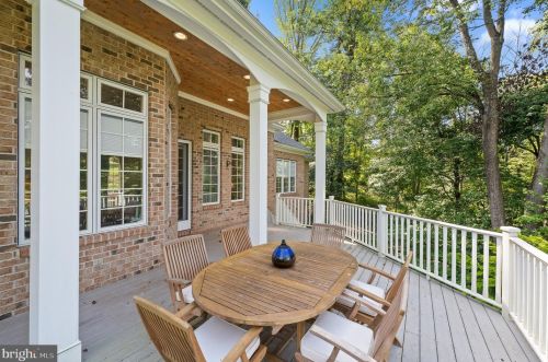 100 Deer Vly Ln, Wilmington DE  19807-1912 exterior