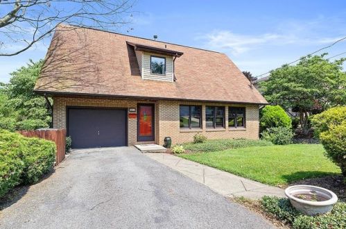 205 Emerson Dr, Zelienople, PA 16063-1406