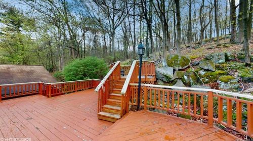 828 Sherry Dr, Valley Cottage NY  10989-2202 exterior