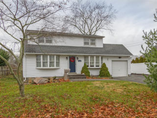 380 2nd Ave, Bay Port, NY 11705-1310