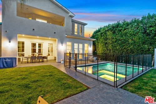 14930 Hesby St, Van Nuys, CA 91403-1337