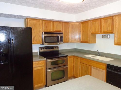 8123 Parkdale Ct, Springfield VA  22153-3603 exterior