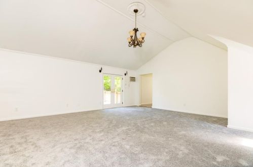 11 Oldham Rd, Raymond NH  03077-1609 exterior