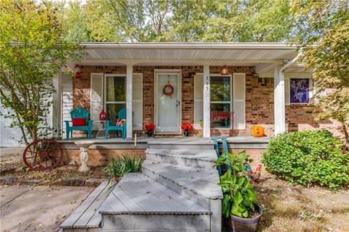 335 Scott Ave, Fayetteville, AR 72701-8838