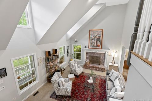 16 Saxony Ln, Woodbury CT  06798-2533 exterior