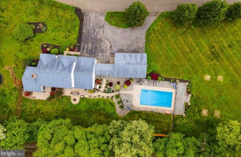 8 Kings Ct, Auburn NJ  08085-5033 exterior