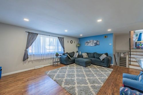 216 Connecticut Dr, New Kensington PA  15068-3523 exterior