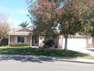 2433 Oakwood Ct, Hanford, CA 93230-1562