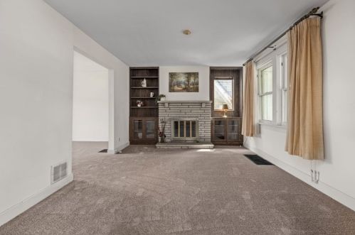 909 Woodbourne Ave, Pittsburgh, PA 15226-2107