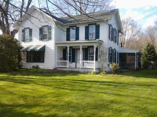 1627 Swartz Rd, Mogadore, OH 44260-8864