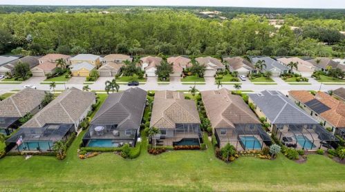 3688 Canopy Cir, Naples FL  34120-0698 exterior