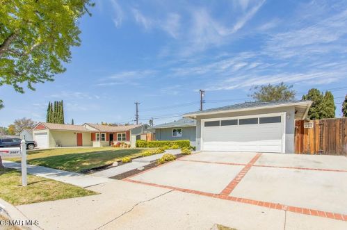 2567 Angela St, Simi Valley, CA 93065-2603