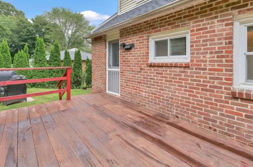 30 Lambert Dr, Norwich CT  06360-1735 exterior