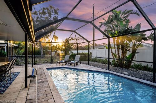 559 107th Ave, Naples, FL 34108-1854