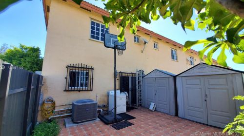 11486 Okeechobee Rd, Hialeah, FL 33018-4223