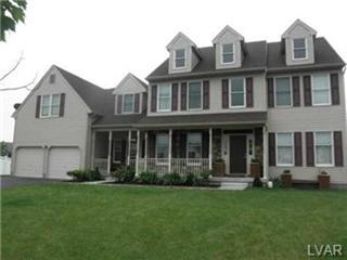 2 Stonecreek Ct, Easton, PA 18045-7480