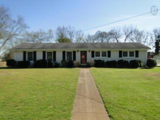 111 Cloverdale Rd, Shelbyville TN  37160-2103 exterior