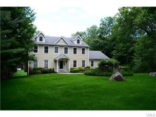 78 Huckleberry Holw, Stamford, CT 06903-3940