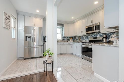 9338 246th St, Floral Park, NY 11001-3921