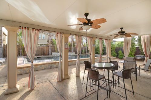 9872 Winkle Cir, Elk Grove CA  95757-6276 exterior