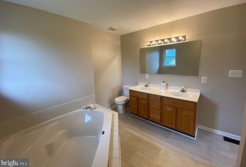 55 Kings Ct, Swedesboro NJ  08085-5033 exterior