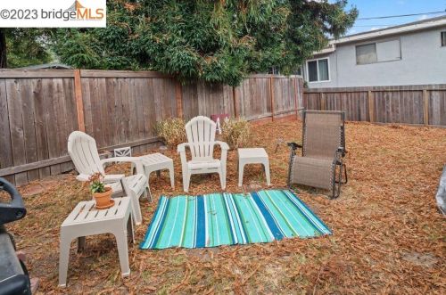 2904 Carmel St, Oakland, CA 94602-3411
