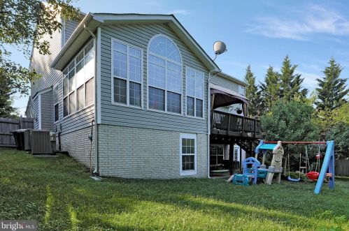 357 Locust Grove Dr, Purcellville VA  20132-3285 exterior