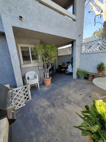 176 Walnut Ave, Rialto CA  92376-3417 exterior