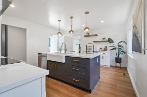 2980 Oakmont Dr, San Bruno CA  94066-1244 exterior
