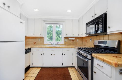 5 Kipford Way, Nashua NH 03063-1504 exterior