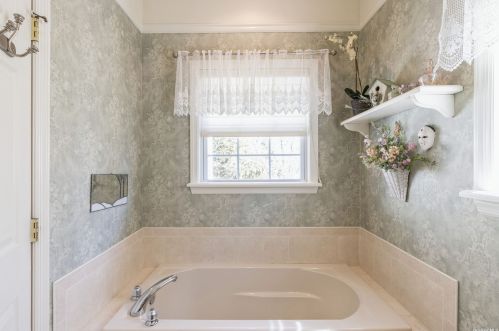 22 Golden Spruce Dr, Baiting Hollow NY  11933-1490 exterior