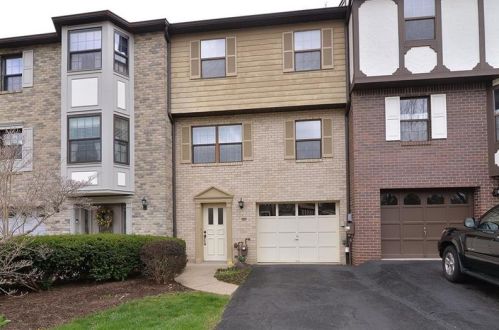 544 Thorncliffe Dr, Pittsburgh, PA 15205-1532