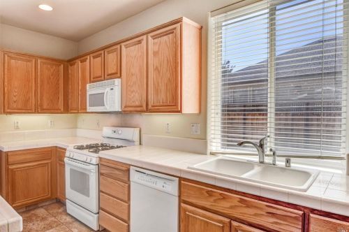 407 Goblet Pl, Windsor CA  95492-6676 exterior