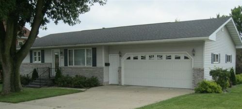202 1st St, Monona, IA 52159-8218