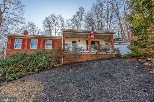 17 Persimmon Trl, Charnita, PA 17320-8489