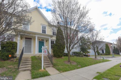 1733 Stanton Ter, Washington, DC 20020-2823