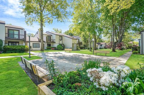 69 Richmond Blvd, Hauppauge, NY 11779-3451