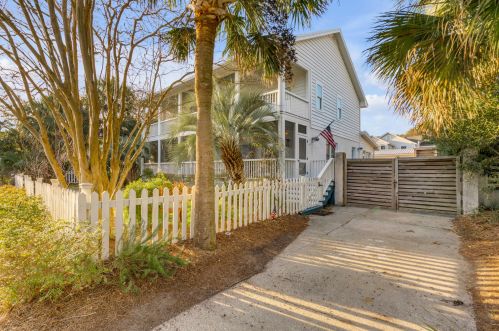 2201 Palm Blvd, Isle Of Palms SC  29451-2349 exterior