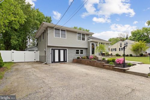 42 Ash Ave, West Deptford, NJ 08096-6301