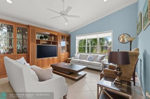 7062 Great Falls Cir, Boynton Beach FL  33437-3998 exterior