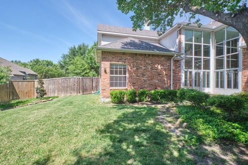 5608 New Castle Dr, Richardson TX  75082-4006 exterior