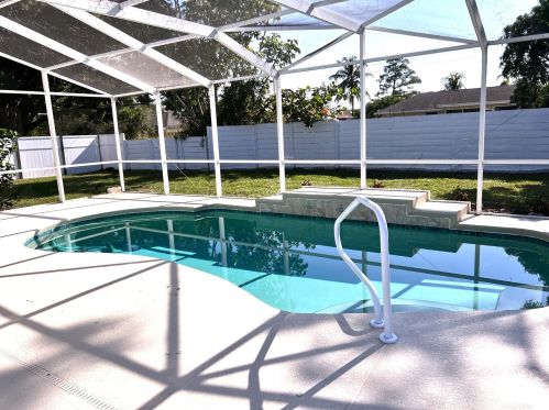 562 Eyerly Ave, Fort Pierce FL  34983-2944 exterior