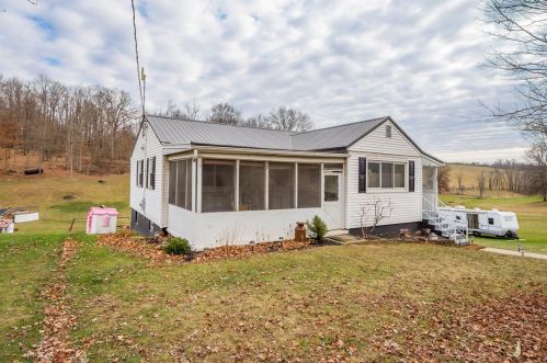 56 Sunedecker Rd, Scenery Hill, PA 15360-1714