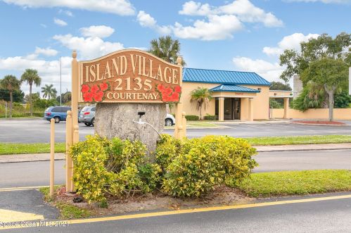 2135 Courtenay Pkwy, Merritt Island FL  32953-4261 exterior