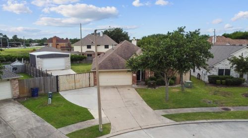 2601 7th St, Texas City, TX 77590-2013