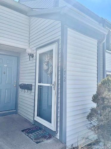 172 Candlewood Dr, Wapping, CT 06074-2613