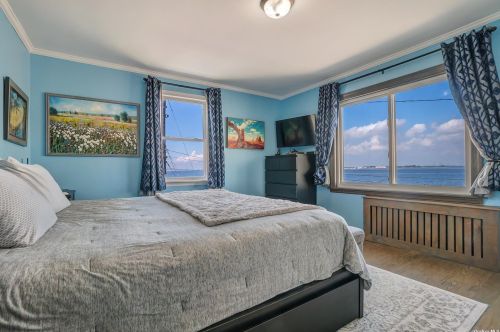 136-17 Bch Channel Dr, Far Rockaway NY  11694-2402 exterior