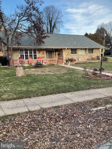 213 Waring Rd, Melrose Park, PA 19027-2124