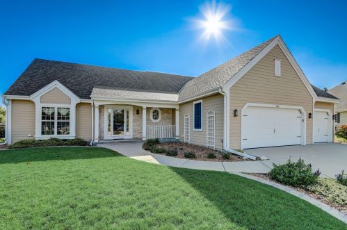 1223 Ridgeside Rd, Oconomowoc, WI 53066-1788